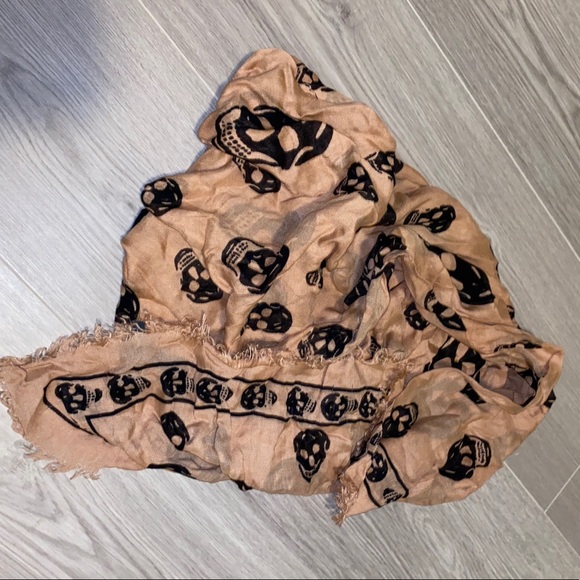 Alexander McQueen Accessories - Alexander McQueen Scarf
